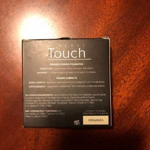 Younique Pressed Powder Foundation